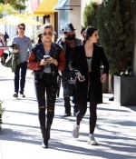 hailey-baldwin-out-and-in-Beverly-Hills-january-12-2016_281029.jpg