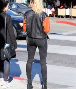 hailey-baldwin-out-and-in-Beverly-Hills-january-12-2016_281429.jpg