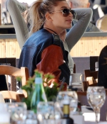 hailey-baldwin-out-and-in-Beverly-Hills-january-12-2016_282429.jpg