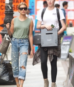 hailey-and-ireland-baldwin-out-shopping-in-new-york-07-28-2015_19.jpg