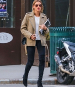 HAILEY-BALDWIN-Out-and-About-in-New-York-12.jpg
