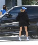 Kendall-Jenner-and-Hailey-Baldwin-Out-in-West-Hollywood-2020-10.jpg