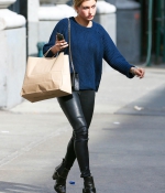 hailey-baldwin-out-in-new-york-city-april-30-2015_28329.jpg