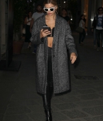 hailey-baldwin-out-and-about-in-milan-september-25-2016_287129.jpg