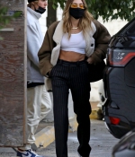 hailey-bieber-and-justin-bieber-with-a-real-estate-agent-in-west-hollywood-11-14-2020-9.jpg