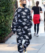 hailey-bieber-November-18-Out-in-West-Hollywood-2020-1.jpg