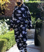 hailey-bieber-November-18-Out-in-West-Hollywood-2020-3.jpg