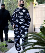hailey-bieber-November-18-Out-in-West-Hollywood-2020-6.jpg