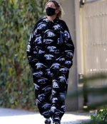 hailey-bieber-November-18-Out-in-West-Hollywood-2020-7.jpg