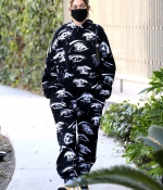 hailey-bieber-out-in-west-hollywood-11-18-2020-10.jpg