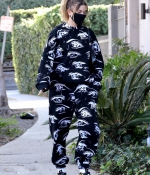 hailey-bieber-out-in-west-hollywood-11-18-2020-3.jpg
