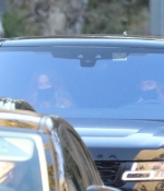 hailey-and-justin-bieber-driving-out-in-beverly-hills-11-18-2020-6.jpg