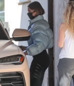 hailey-bieber-leaves-private-pilates-class-in-los-angeles-11-25-2020-6.jpg