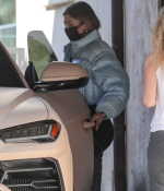 hailey-bieber-leaves-private-pilates-class-in-los-angeles-11-25-2020-7.jpg