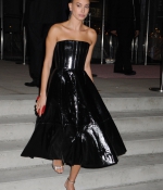 hailey-baldwin-May_22-leaving-Whitney-Museum-Gala-and-Studio-Party-in-New-York_286429.jpg