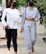 hailey-bieber-justine-skye-zinque-cafe-for-lunch-after-their-workout-in-west-hollywood-california-12.jpg