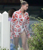 hailey-bieber-kendall-jenner-and-justin-bieber-spotted-at-the-kardashians-beach-house-in-malibu-california-11.jpg