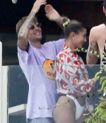 hailey-bieber-kendall-jenner-and-justin-bieber-spotted-at-the-kardashians-beach-house-in-malibu-california-6.jpg