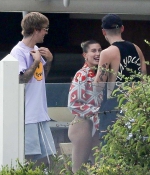 hailey-bieber-kendall-jenner-and-justin-bieber-spotted-at-the-kardashians-beach-house-in-malibu-california-9.jpg