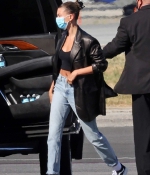hailey-bieber-arrives-back-from-sardinia-on-a-private-jet-los-angeles-2.jpg