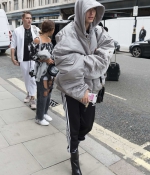 hailey-baldwin-september-16-2017-out-in-london-oversized-gray-grey-sweater-style-ankle-boots-black-0.jpg