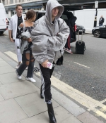 hailey-baldwin-september-16-2017-out-in-london-oversized-gray-grey-sweater-style-ankle-boots-black-1.jpg