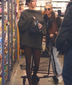 kendall-jenner-and-hailey-baldwin-February-9-Shopping-groceries-in-New-York-City-0.jpg