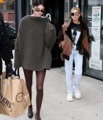 kendall-jenner-and-hailey-baldwin-February-9-Shopping-groceries-in-New-York-City-6.jpg