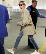 hailey-baldwin-arrives-to-the-doctors-office-for-an-appointment-in-beverly-hills-los-angeles-2.jpg