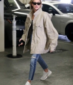 hailey-baldwin-arrives-to-the-doctors-office-for-an-appointment-in-beverly-hills-los-angeles-3.jpg