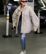 hailey-baldwin-arrives-to-the-doctors-office-for-an-appointment-in-beverly-hills-los-angeles-4.jpg