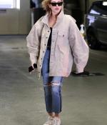 hailey-baldwin-arrives-to-the-doctors-office-for-an-appointment-in-beverly-hills-los-angeles-6.jpg