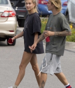 hailey-baldwin-and-justin-bieber-gets-in-some-pda-while-out-and-about-in-ontario-canada-0.jpg