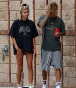 hailey-baldwin-and-justin-bieber-gets-in-some-pda-while-out-and-about-in-ontario-canada-6.jpg