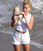 hailey-bieber-at-a-photoshoot-for-bare-minerals-on-the-beach-in-malibu-07-23-2019-13.jpg