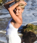 hailey-bieber-at-a-photoshoot-for-bare-minerals-on-the-beach-in-malibu-07-23-2019-19.jpg