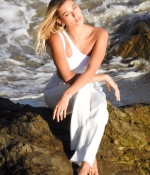 hailey-bieber-at-a-photoshoot-for-bare-minerals-on-the-beach-in-malibu-07-23-2019-229.jpg