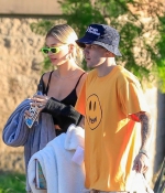 Hailey-and-Justin-Bieber-Leaving-a-park-in-Beverly-Hills-october-2019-9.jpg