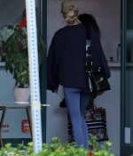 hailey-bieber-November-12-Out-in-Los-Angeles-purple-outfit-leggins-2019-5.jpg