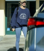 hailey-bieber-November-12-Out-in-Los-Angeles-purple-outfit-leggins-2019-8.jpg
