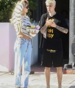 hailey-bieber-and-justin-bieber-November-28-Out-in-Miami-getting-juice-drew-crocs-2.jpg