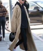 hailey-bieber-stops-by-a-coffee-shop-after-her-daily-workout-routine-in-beverly-hills-los-angeles-0.jpg