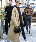 hailey-bieber-stops-by-a-coffee-shop-after-her-daily-workout-routine-in-beverly-hills-los-angeles-2.jpg