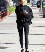 hailey-bieber-shows-off-her-stunning-figure-in-a-black-sports-bra-and-leggings-as-she-hits-a-pilates-session-in-los-angeles-3.jpg