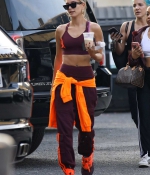 hailey-bieber-shows-off-her-abs-as-she-hits-up-the-dance-studio-in-west-hollywood-california-0.jpg