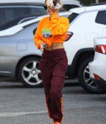 hailey-bieber-shows-off-her-abs-as-she-hits-up-the-dance-studio-in-west-hollywood-california-7.jpg