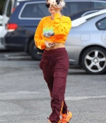 hailey-bieber-shows-off-her-abs-as-she-hits-up-the-dance-studio-in-west-hollywood-california-8.jpg