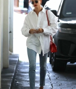 hailey-bieber-sports-a-white-shirt-and-blue-jeans-while-visiting-a-skincare-clinic-in-beverly-hills-california-0.jpg