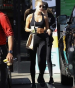 hailey-bieber-shows-off-her-abs-as-she-grabs-a-post-workout-juice-in-west-hollywood-california-0.jpg