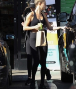 hailey-bieber-shows-off-her-abs-as-she-grabs-a-post-workout-juice-in-west-hollywood-california-1.jpg